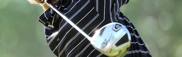 Der Newcomer Rory McIlroy gehört mit seinen knapp 270 Meter-Drives zu den Longhittern auf der Tour. Der Newcomer Rory McIlroy gehört mit seinen knapp 270 Meter-Drives zu den Longhittern auf der Tour. ABU DHABI, UNITED ARAB EMIRATES - JANUARY 22:  Rory McIlroy of Northern Ireland hits his tee-shot on the 16th hole during the second round of The Abu Dhabi Golf Championship at Abu Dhabi Golf Club on January 22, 2010 in Abu Dhabi, United Arab Emirates.  (Photo by Andrew Redington/Getty Images)