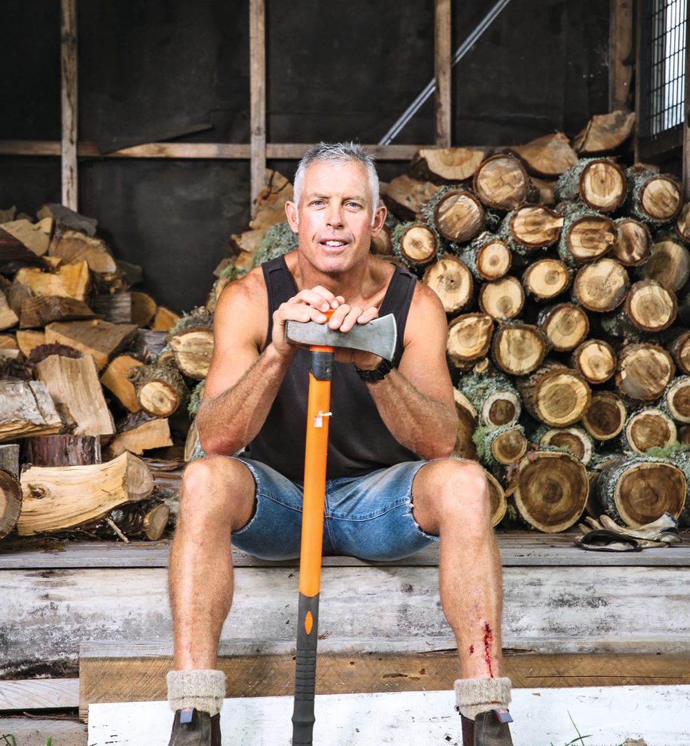 Wenn er mal zu Hause in Neuseeland ist, kümmert sich Steve Williams um alles. Auch ums Holzhacken, selbst wenn das deutliche Spuren hinterlässt.