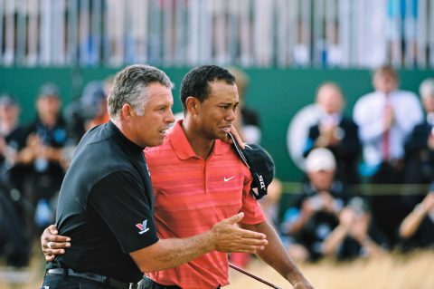  Steve Williams war bei 13 von Tigers 14 Major-Siegen an dessen Seite; dieses Foto zeigt beide nach Woods’ Triumph bei der British Open 2006.