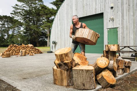 Auch mit 51 ist Steve Williams körperlich noch bestens in Schuss. Kein Wunder bei diesen ganz besonderen Trainings-einheiten. 