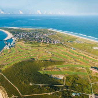 Der zweitbeste Golfplatz Deutschlands aus der Luft fotografiert – der Links Course des GC Budersand Sylt.