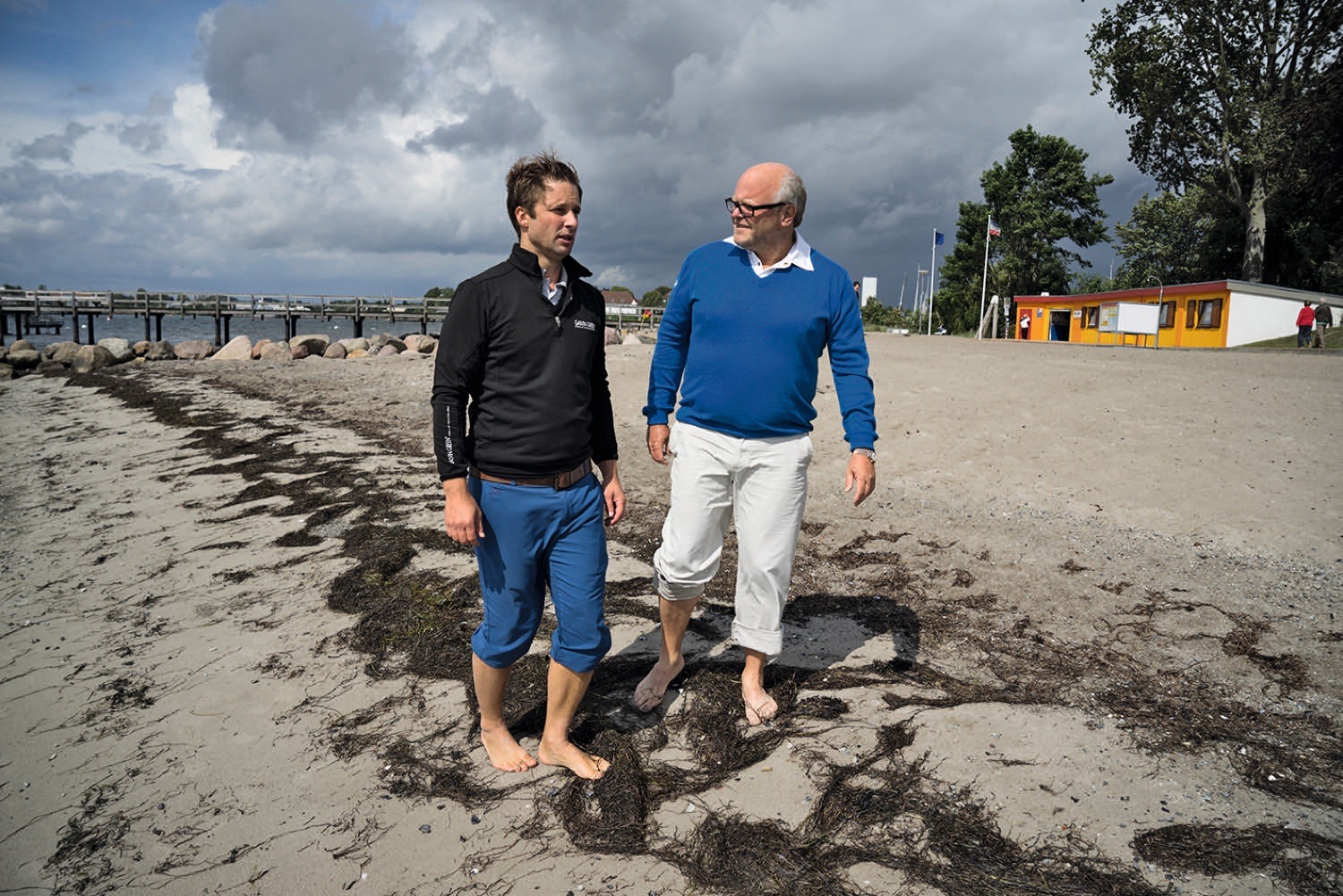 Ortstermin am Neustädter Ostseestrand: GM-Redakteur Kolja Hause (l.) und Michael Waack.