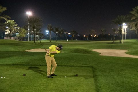 Will mag, kann abends vor dem Park Hyatt Hotel in Dubai noch sein kurzes Spiel üben. Oder einfach nur Spaß haben unter Flutlicht auf dem Par-3-Course (neun Löcher).
