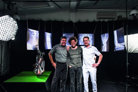 Ein eingespieltes Team, von links: Stefan Quirmbach, Fotograf Stefan von Stengel und Hans Werner Buhmann beim Shooting im Hamburger Fotostudio.