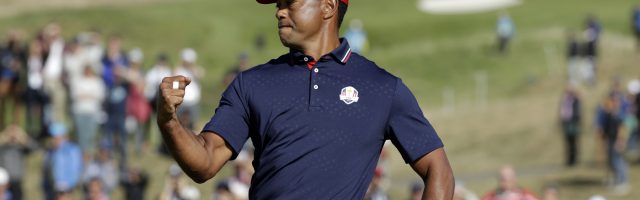 GOLF-FRA-RYDER-CUP-DAY THREE US golfer Tiger Woods reacts  on the third day of the 42nd Ryder Cup at Le Golf National Course at Saint-Quentin-en-Yvelines, south-west of Paris, on September 30, 2018. (Photo by Geoffroy VAN DER HASSELT / AFP)        (Photo credit should read GEOFFROY VAN DER HASSELT/AFP/Getty Images) 