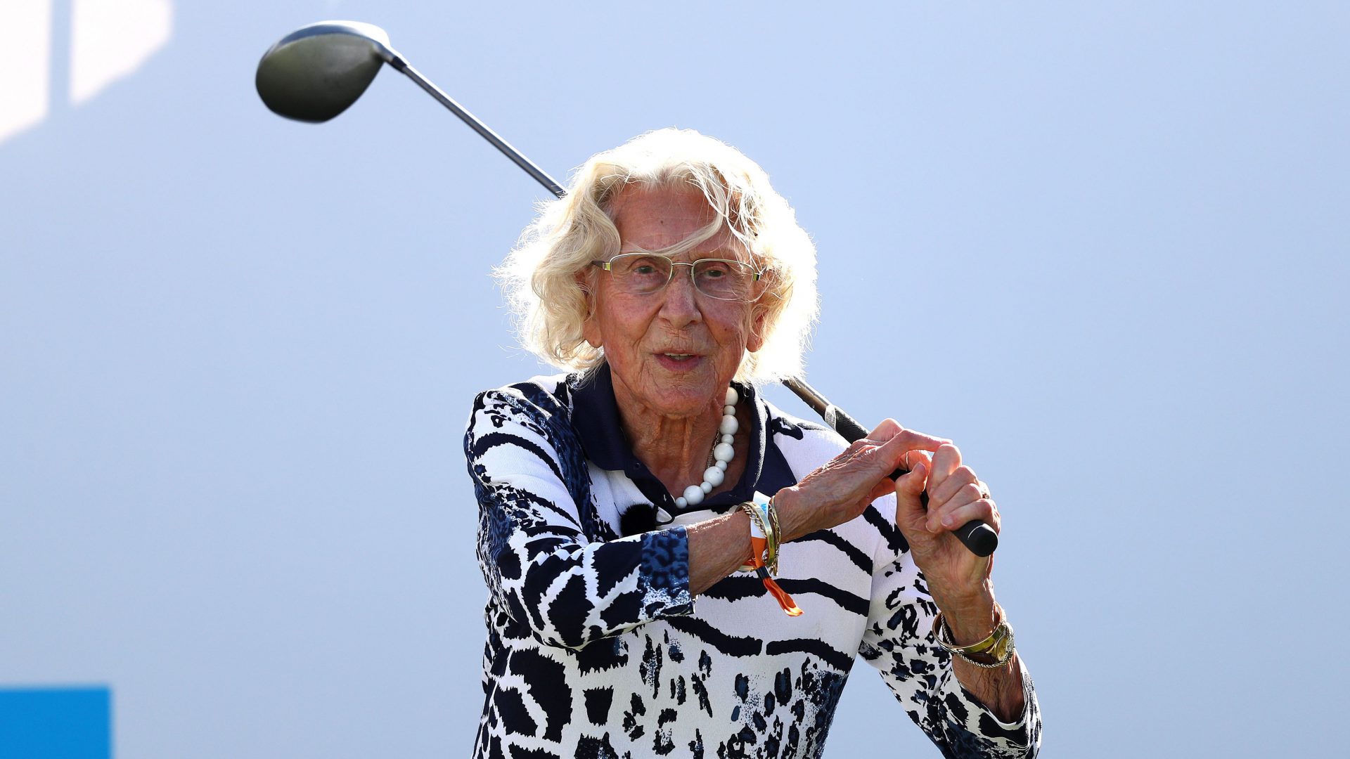 100-jährige Golferin