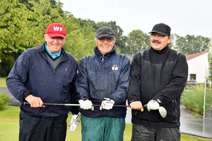 Regen? Na und? Wolfrang Friedersdorff, Rainer Höfig und Carsten-Ulf Jaenicke lächelten selbst, wenn es schüttete. (Foto: Elke A. Jung-Wolff).