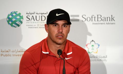 Brooks Koepka bei der Pressekonferenz für das Saudi International 2019.