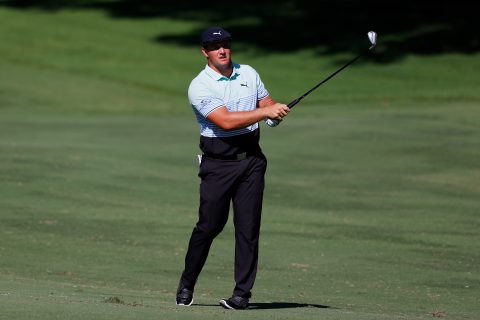 Bryson DeChambeau während der ersten Runde der Charles Schwab Challenge im Colonial Country Club 2020 (Photo by Ronald Martinez/Getty Images)