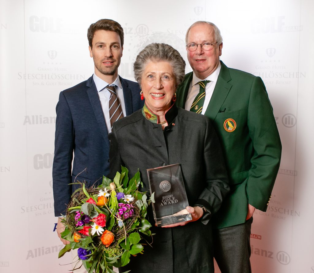 Starke Männer hinter einer starken Frau: Marion Thannhäuser mit Sohn Michael (früher ebenfalls Nationalspieler) und Ehemann Peter (rechts) beim Deutschen Golf Award 2020. (Foto: Frank Molter)