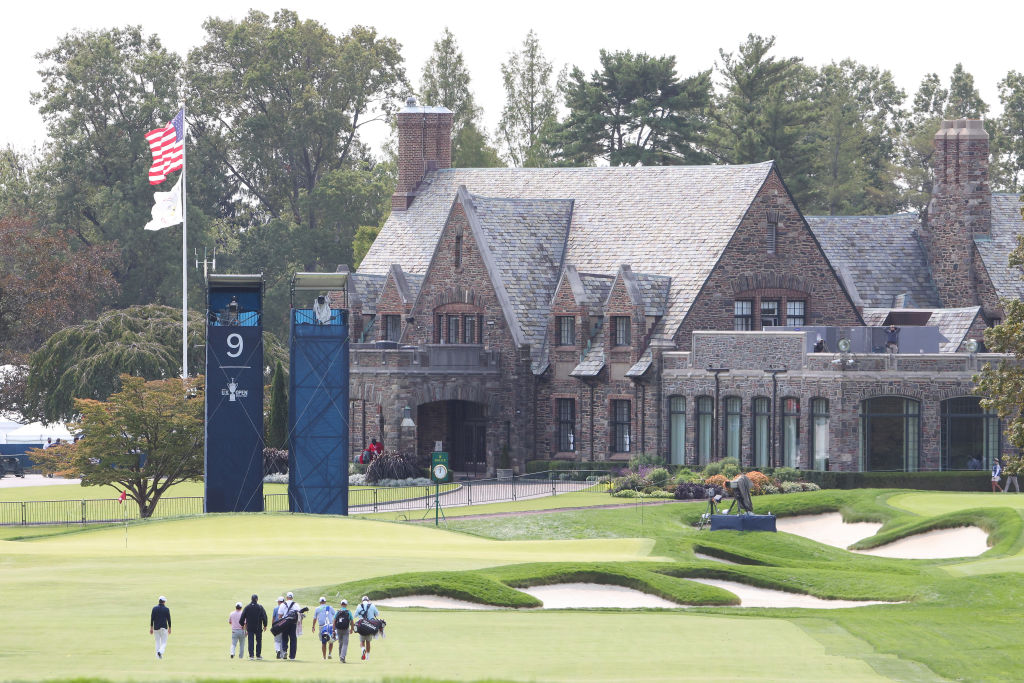 Die 9. Bahn des Winged Foot Golf Clubs während der Einspielrunde zur 120. US Open (Foto: Getty Images).