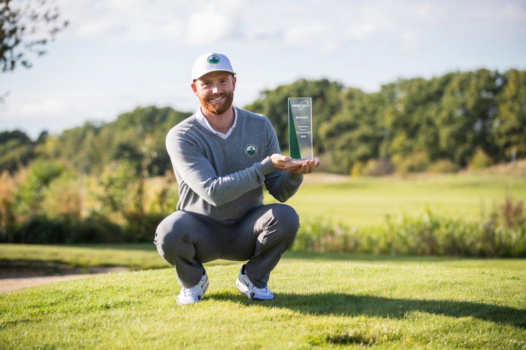 "Es ist ein tolles Gefühl, wieder ein Turnier zu gewinnen", sagt Philipp Mejow, der das Finale der Pro Golf Tour im Castanea Golf Resort Adendorf souverän für sich entscheiden konnte (Foto: Stefan Heigl(Pro Golf Tour).