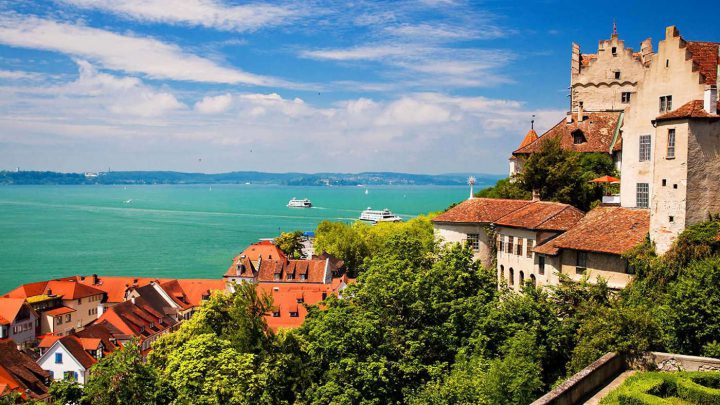 Golfen am Bodensee: Südliches Flair: Blumen, Palmen, Wasser und malerische Gässchen - sieht irgendwie nach Italien aus, ist aber in Baden-Württemberg (©shutterstock).