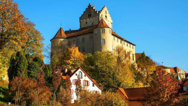 Golfen am Bodensee: Südliches Flair: Blumen, Palmen, Wasser und malerische Gässchen - sieht irgendwie nach Italien aus, ist aber in Baden-Württemberg (©shutterstock).