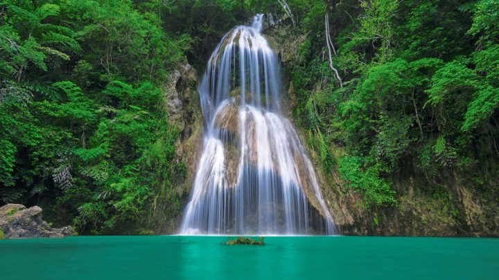 Hua Hin: Ein wunderschöner Wasserfall im Nationalpark Kaeng Krachan (Foto: ©Shutterstock)