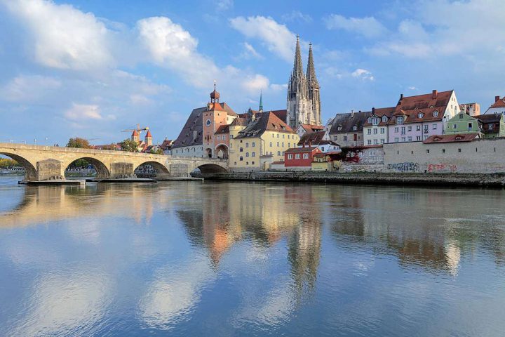 Golfen in Bayern: Regensburg (©shutterstock).