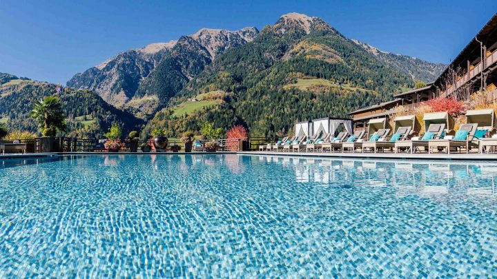 Andreus Resorts : Ein atemberaubender Ausblick lädt zum Schwimmen im Pool ein