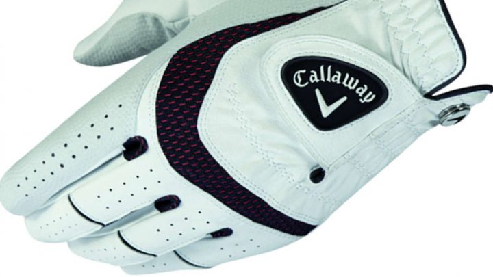 Callaway »Syntech« Das von uns getestete Modell in Größe S hatte einen auffallend langen Daumen und kleinen Finger. Die Passform ist gut, wobei der Handschuh nicht allzu fest anliegt. Bemerkenswert ist die Atmungsaktivität, die durch kleine Perforationen sowie Stretch-Einsätze gewährleistet wird. Durch die strukturierte Innenseite ist die Griffigkeit optimiert. Trotz Dauerbelastung zeigte der Handschuh keinerlei Abriebspuren. Zusätzlich gibt es einen Ballmarker, der sich allerdings sehr schwer abnehmen lässt und für den einen oder anderen Nagelbruch sorgen dürfte. Info: Für Damen und Herren RH und LH. Nur in Weiß. Preis: 15,99 Euro