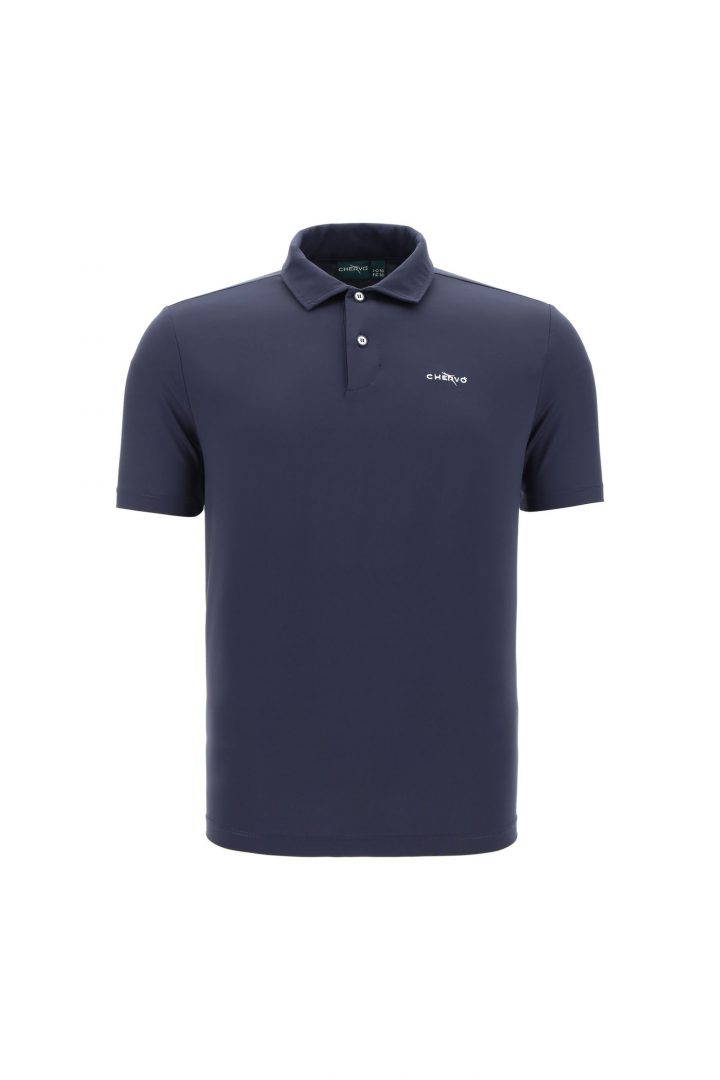 »Arevo«: Dieses Chervò-Polo-Shirt ist aus »Bio Dry-Matic«-Jersey. Die Polyamid-Fasern pflanzlichen Ursprungs machen es leicht, elastisch, bieten eine bessere Wärmeregulierung, nehmen Feuchtigkeit besser auf und sorgen dafür, dass es schneller trocknet. Außerdem schützen sie vor UV-Strahlung, wodurch dieses Shirt bestens für jeden Sommertag geeignet ist. Farben: Hellblau, Grün, Schwarz, Weiß Preis: 119 Euro