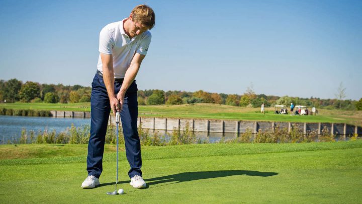 Golf-Putt: Ausrichtung und Haltung