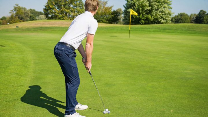 Golf-Putt: Ausrichtung und Haltung