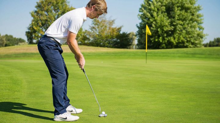 Golf-Putt: Ausrichtung und Haltung