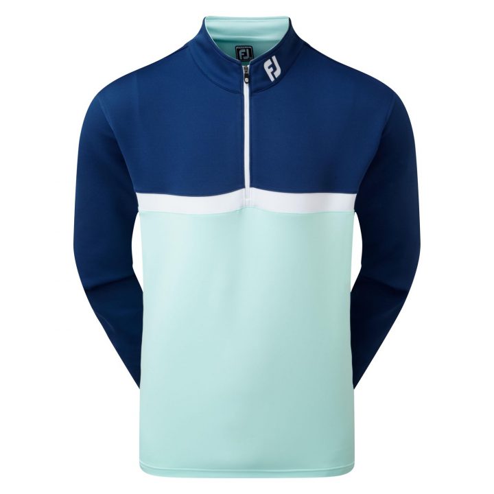 »Color Block Chill-Out«: Ein elastischer FootJoy-Sportpullover im modischen Design mit Stehkragen und Halb-Reißverschluss für Windschutz mit bester Bewegungsfreiheit. Lässt sich auch abseits des Golfplatzes tragen. Das feuchtigkeitsableitende Material ist durch die »Easy-Care«-Veredelung zudem knitterarm, schnell trocknend und bügelfrei. Farben: Schwarz/Königsblau/Weiß, Schiefer/Weiß/Korallenrot, Blau/Minze/Weiß, Marineblau/Blau/Weiß Preis: 125 Euro