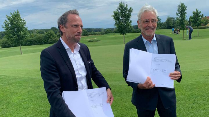 Erklärung offiziell unterzeichnet: Bayerns Umweltminister Thorsten Glauber und BGV-Präsident Malte Uhlig