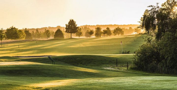 Mehr Meer: Auf Fehmarn gibt's auf dem Golfplatz viele hübsche Blicke auf die Ostsee