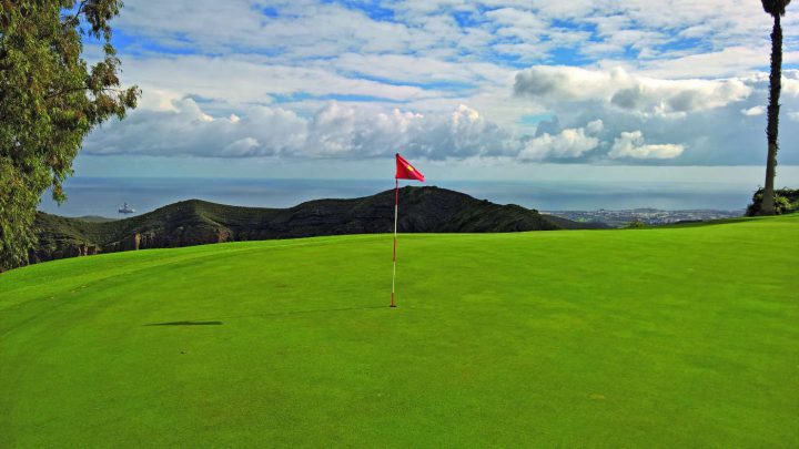 Real Club de Golf de Las Palmas Für die 18 Löcher auf Gran Canaria benötigen Herren Hcp -28 und Damen -36.