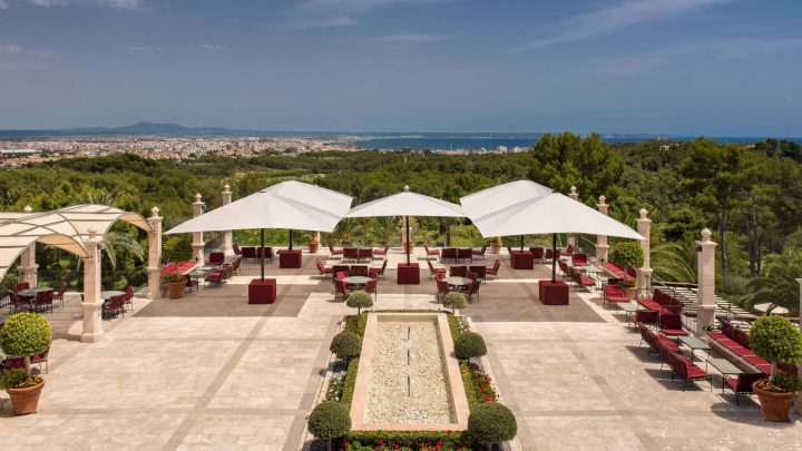 Einzigartiger Blick von der Terrasse des Castillo Son Vida auf Palma