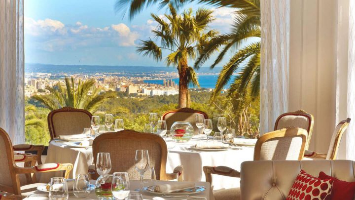 Egal ob Frühstück oder Dinner - man genießt die Traumaussicht auf die Bucht von Palma