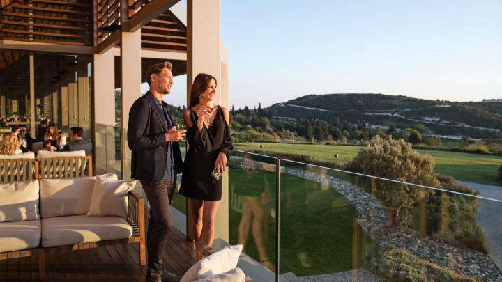 Zypern Golf: Minthis Golf Club House überzeugt mit wunderschönen Aussichten und gemütlicher Atmosphäre.