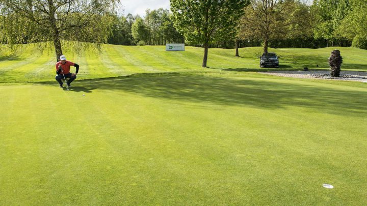 Langsam zu den längeren Putts steigern