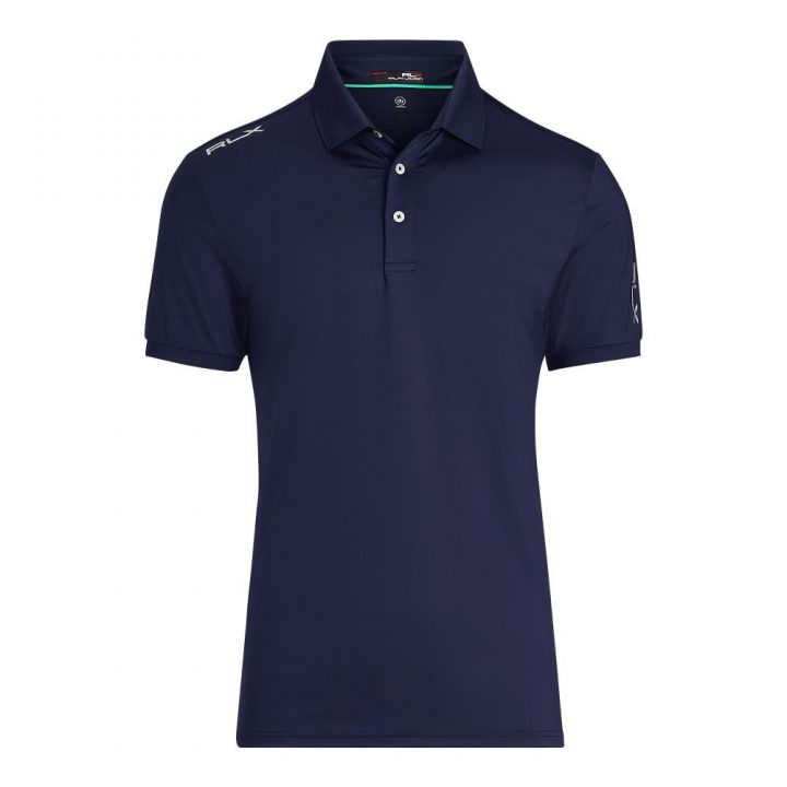 »Ralph Lauren Custom Slim Performance Polo«: Der Name ist Programm, das Ralph Lauren Shirt aus leichtem Stretch-Jersey (Polyester/Elasthan) ist durchaus eng geschnitten. Golfer, die nicht gerade gertenschlank sind, sollten es vielleicht mit einer Nummer größer probieren. Farben: fünf verschiedene Optionen Preis: 99,95 Euro