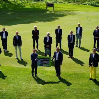 Am 18. Mai wurden im Rahmen des Blühpakts Bayern die ersten zehn bayerischen Golfanlagen vom Staatsminister für Umwelt und Verbraucherschutz, Thorsten Glauber mit dem Staatssiegel ‘Blühender Golfplatz’ ausgezeichnet.