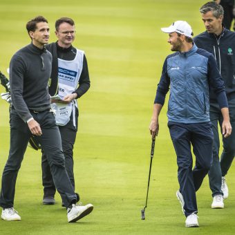 Mittendrin statt nur dabei. Wer beim ProAm-Turnier der Porsche European Open 2021 abschlagen darf, erlebt Stars wie Max Kieffer hautnah (Foto: Stefan von Stengel).