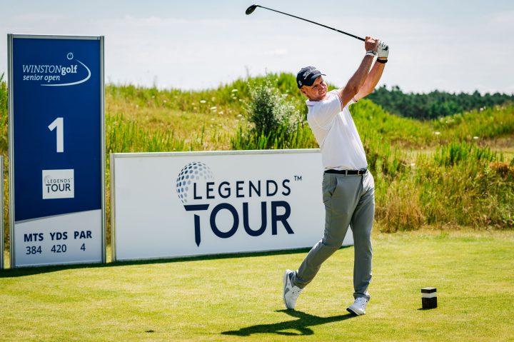 Thomas Gögele liegt ganz offensichtlich WINSTONlinks. Bei der WINSTONgolf Senior Open steht er als geteilter Führender an der Spitze des Leaderboards.