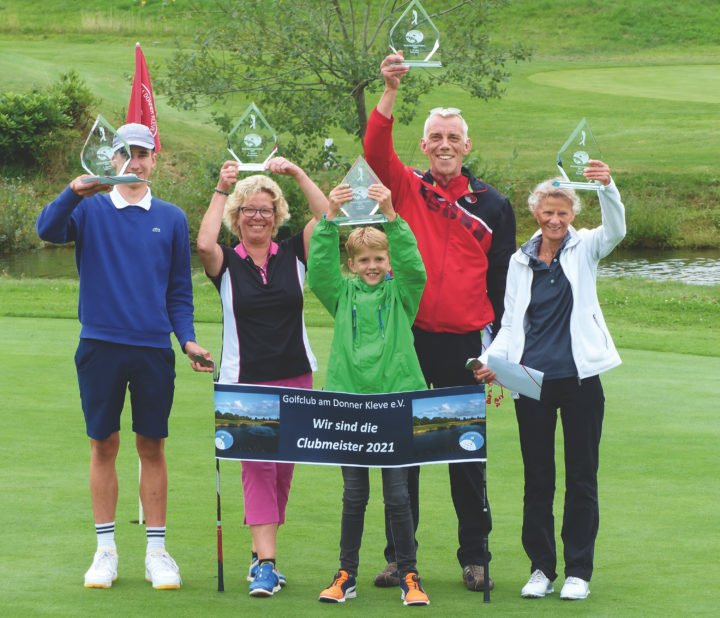 Die strahlenden Sieger der Clubmeisterschaften 2021 des GC am Donner Kleve.