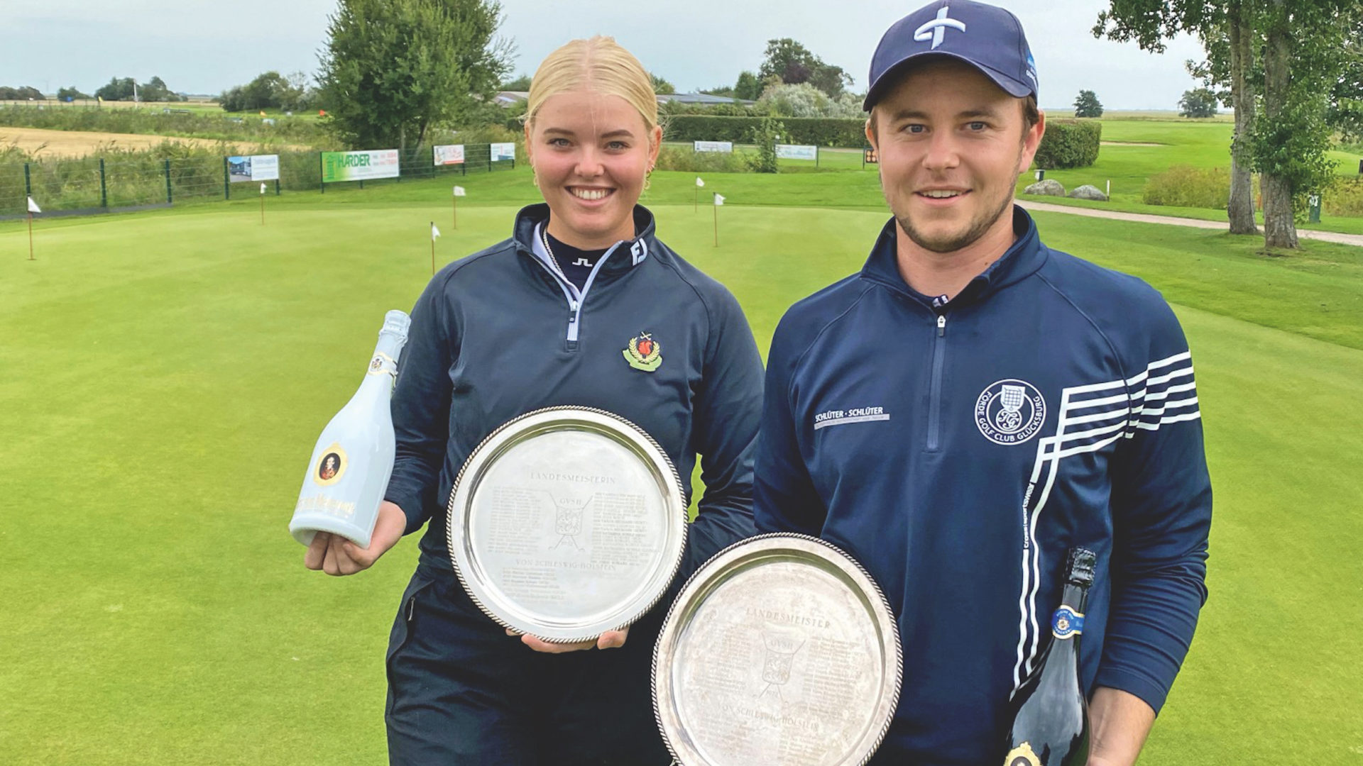 Die neuen GVSH-Meister 2021: Julia Bäumken (GC altenhof) und Jonah Lawrenz (Förde GC Glücksburg).