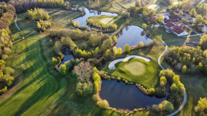 Viel Wasser - Der Achimer GC aus der Vogelperspektive. (Foto: Tobias Lachmann)