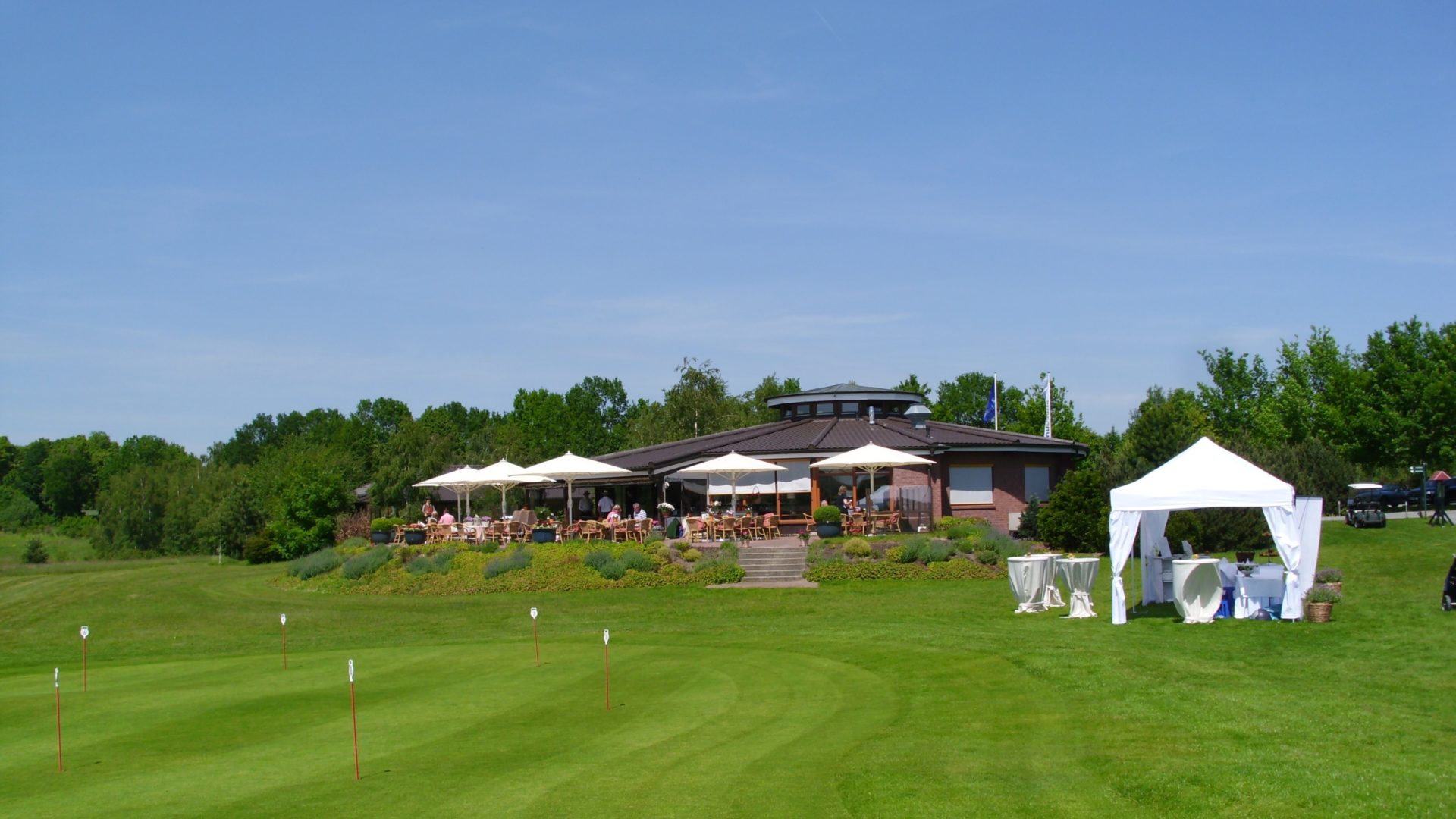 Der Golf-Club Burgwedel mit seinem einladenden Clubhaus.