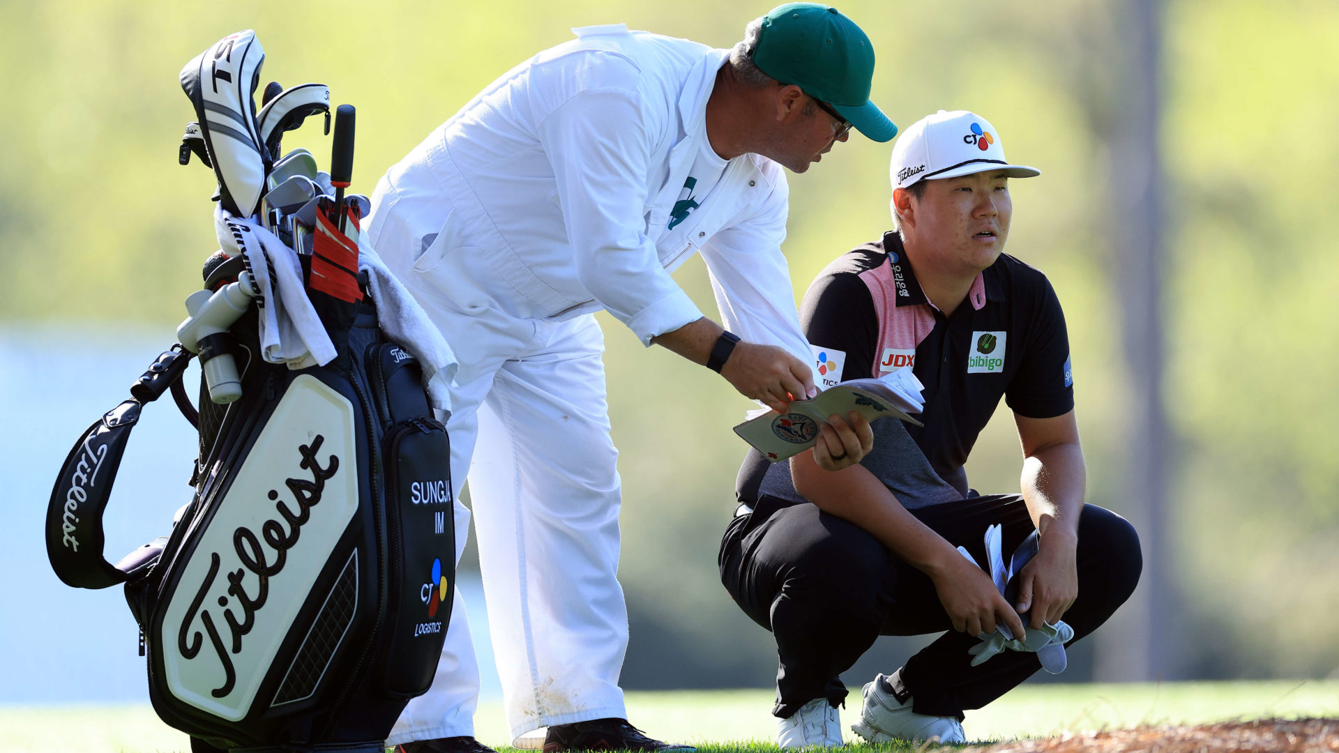 AUGUSTA, GEORGIA - APRIL 07: Sungjae Im of South Korea and caddie William Spencer line up a shot on the 14th hole during the first round of the Masters at Augusta National Golf Club on April 07, 2022 in Augusta, Georgia. (Photo by David Cannon/Getty Images)