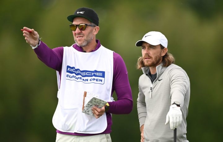 Tommy Fleetwood und Caddie Ian Finnis auf Runde 1 der PEO 2022.