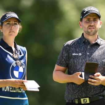 Bei der BMW International Open 2022 spielt sich Nicolai von Dellingshausen unter die Top 10. Mit an seiner Seite: Freundin Ilka Reimerst als Caddie – ein starkes Duo. (Foto: Getty Images)