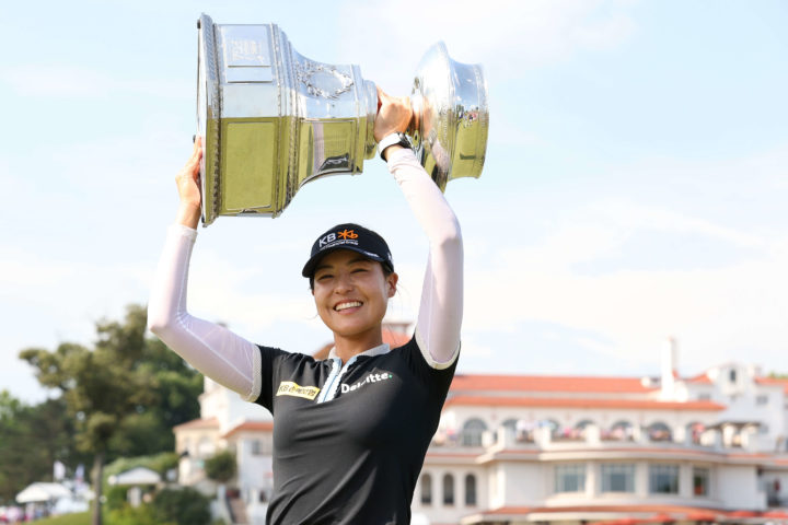 BETHESDA, MARYLAND - JUNE 26: In Gee Chun of South Korea celebrates with the championship trophy after winning during the final round of the KPMG Women's PGA Championship at Congressional Country Club on June 26, 2022 in Bethesda, Maryland. tour news (Photo by Elsa/Getty Images)
