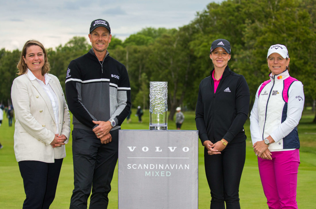 12/06/2022. Ladies European Tour 2022. Volvo Car Scandinavian Mixed Hosted By Henrik & Annika, Halmstad Golf Club, Halmstad, Sweden. June 9-12 2022. Linn Grant of Sweden during with her trophy and LET CEO Alexandra Armas, Henrik Stenson and Annika Sorenstam. Credit: tour news Tristan Jones/LET