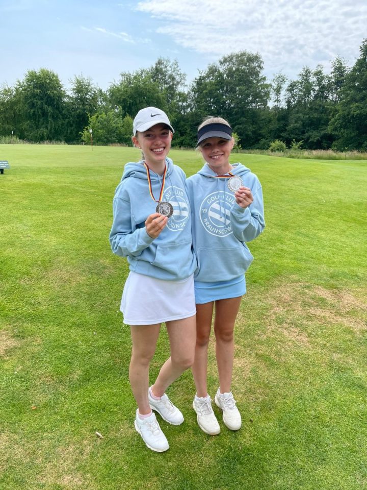 Große Freude bei Louisa Bloomfield und Tuula Krüger über Ihr Abschneiden bei der 2. Mädchen-Rangliste im GC Varus.