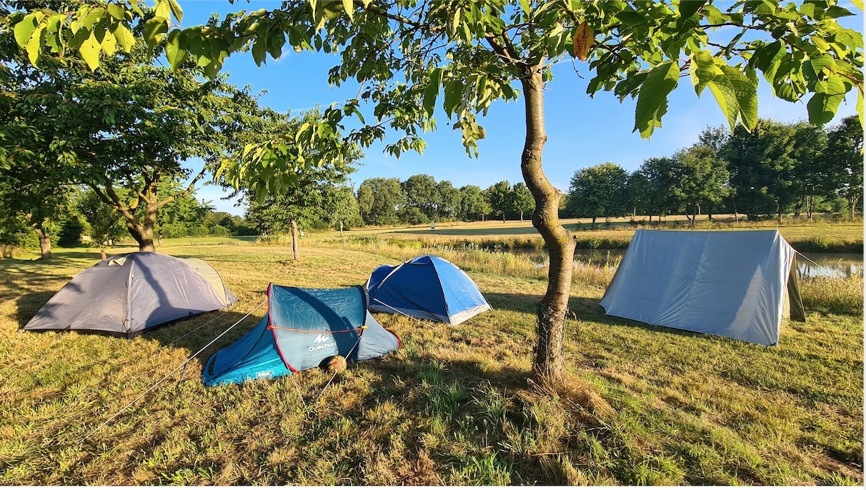 Kaum waren die Zelte aufgeschlagen, ging es schon auf den Golfplatz. Turniere, Sport, Spaß und Night Golf gab es beim Jugendferiencamp im GCG.