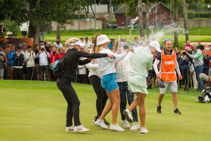 28/08/2023. Ladies European Tour 2022. Didriksons Skafto Open, Skafto Golf Club, Skafto Sweden. August 26-28-20 2022. Linn Grant of Sweden is soaked by her friends on the 18th green. Credit: Tristan Jones/LET